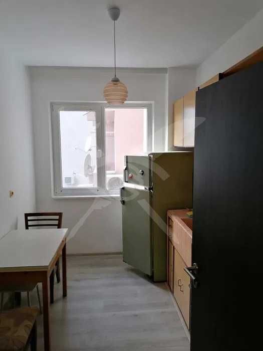 Дава се под наем Тристаен апартамент в Асеновград - 78 кв.м за 11805811 € - Снимка #1