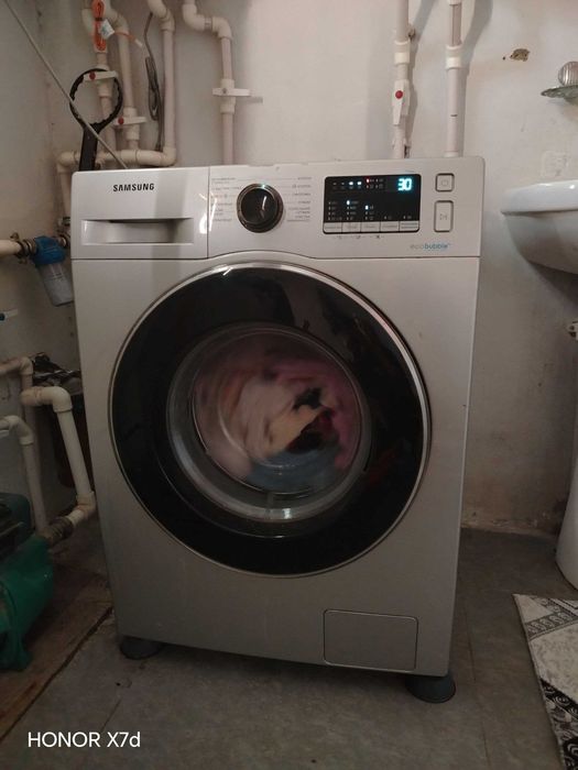 Kir moshina va holodilnik