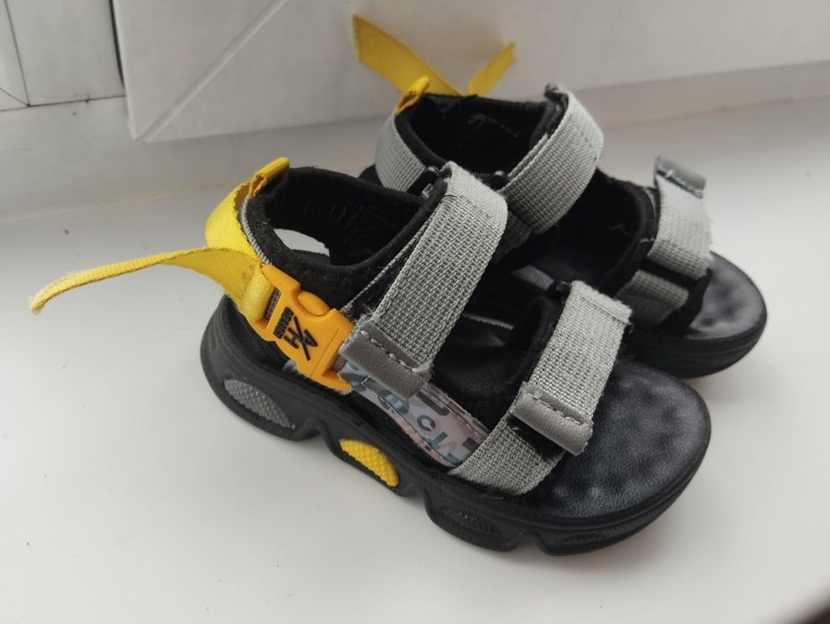 Сандалии 4 пары .   .