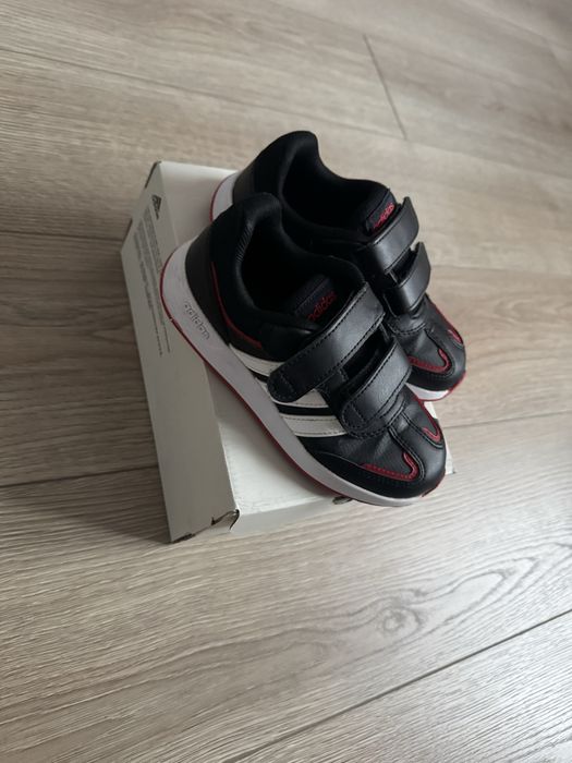 Оригинални детски маратонки Adidas - отлични