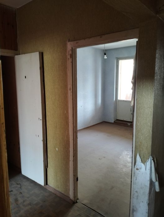 Квартира сотилади 10 мкр Ломоносов 9 2 -этаж