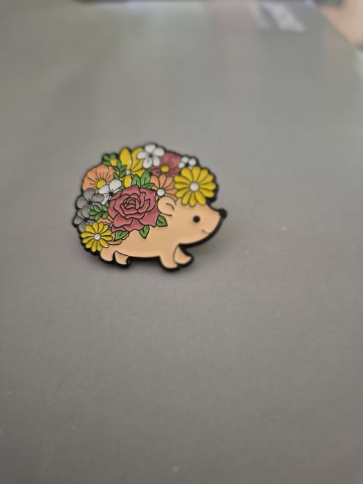 Метални значки, пинове и брошки