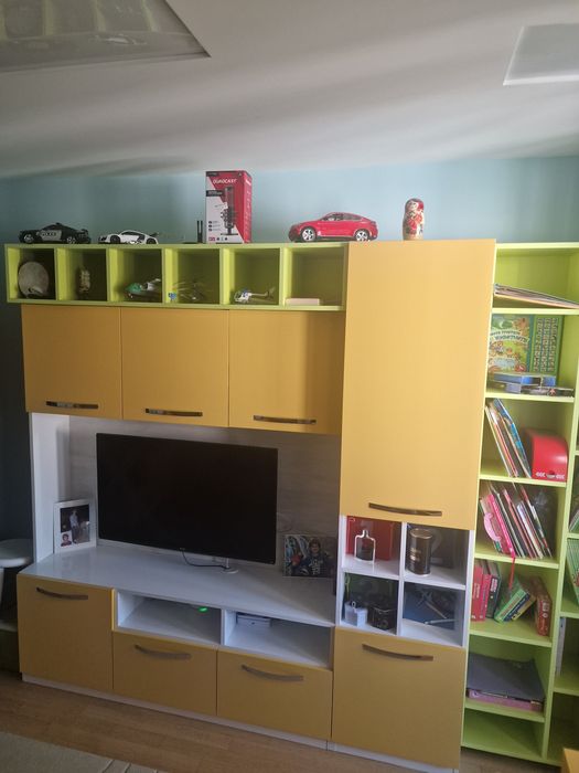 Детска стая. Легло на два етажа +два матрака +гардероб +секция.