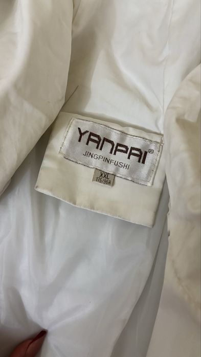 Белая женская куртка