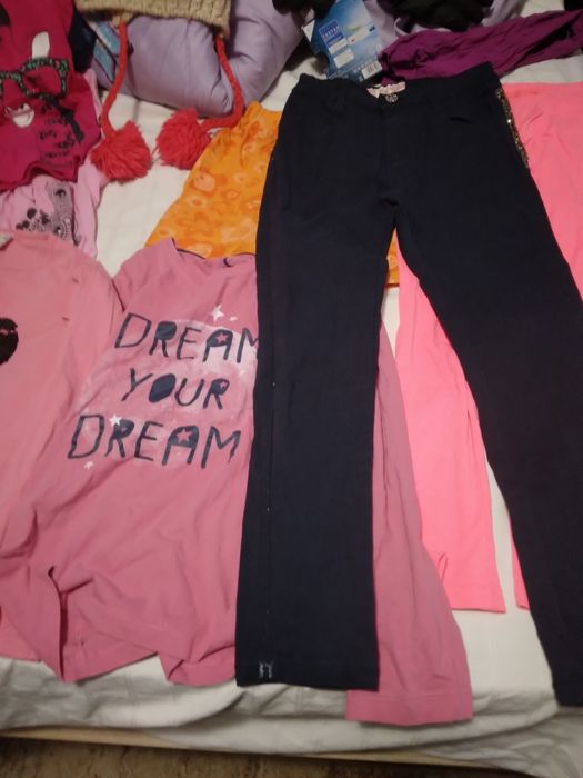 Vând hăinuțe pentru copiii 4-14 ani