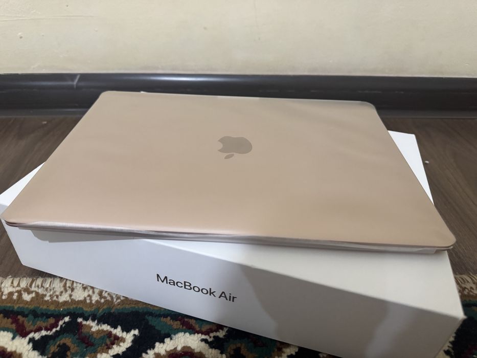 Macbook Air M1 13.3dyum 8/256 заряд 97%