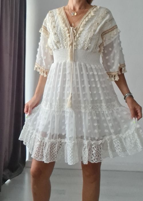 Rochiță dantela cu aplicatii