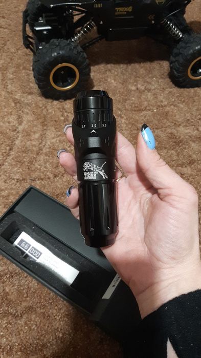 Машинка за татуйровки и батерия