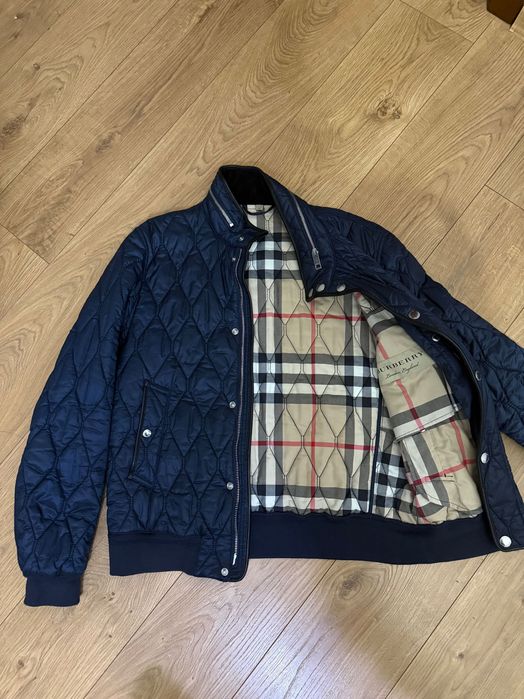 Мъжко оригинално яко Burberry- L размер