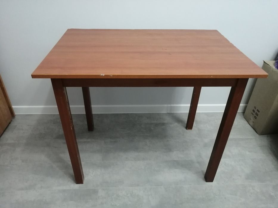 Ппродам стол в хорошем состоянии