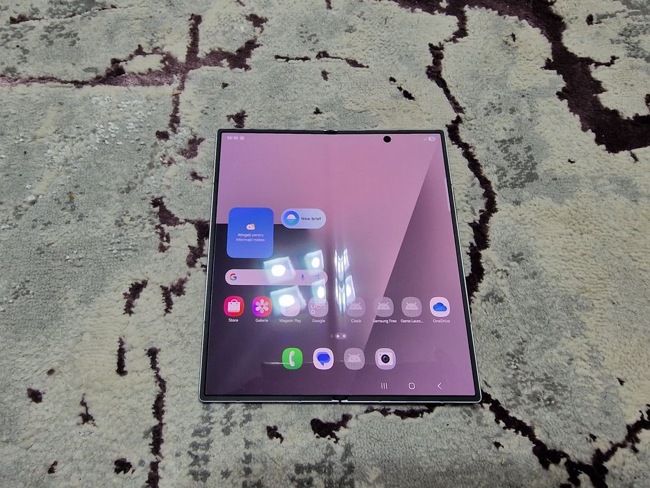 Vand SAMSUNG GALAXY Z FOLD 7 256GB impecabil. Ca nou
