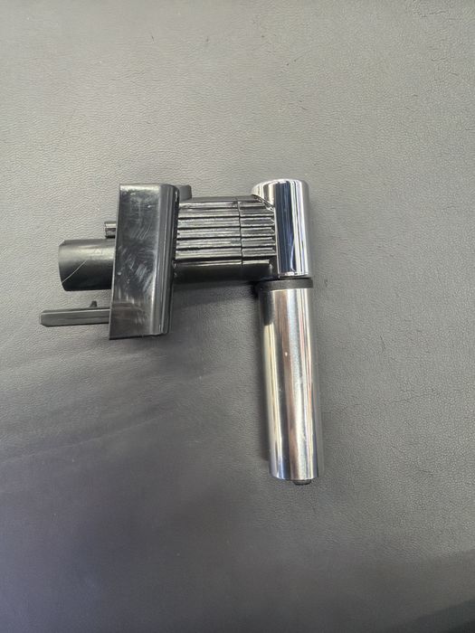 Узел подачи воды в Кофемашине Delonghi