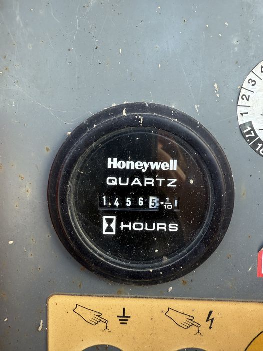 De vanzare sau da inchiriat nacela 4x4 diesel .