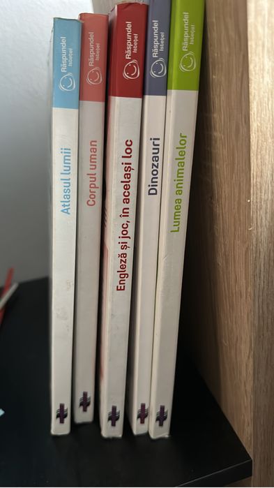 Raspundel Istetel, Albi