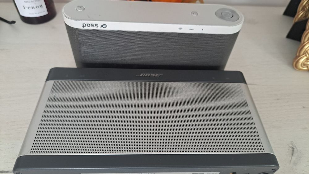 Vînd boxe portabile cu Bluetooth