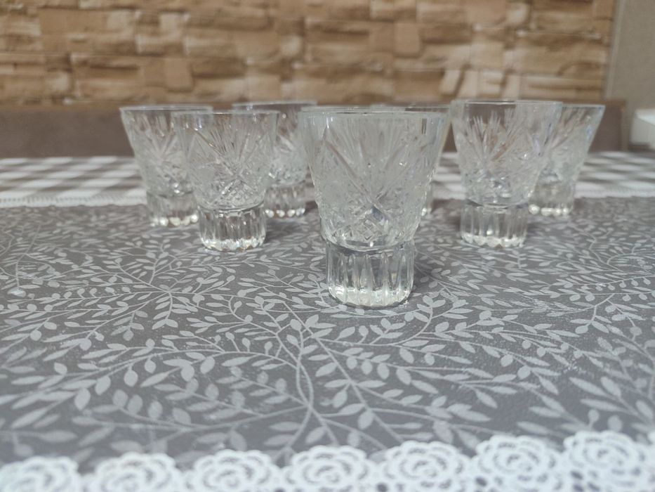 На добор хрустальные рюмки, стопки