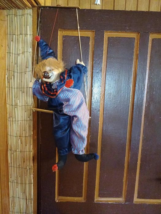 Стар  порцеланов люлеещ се клоун