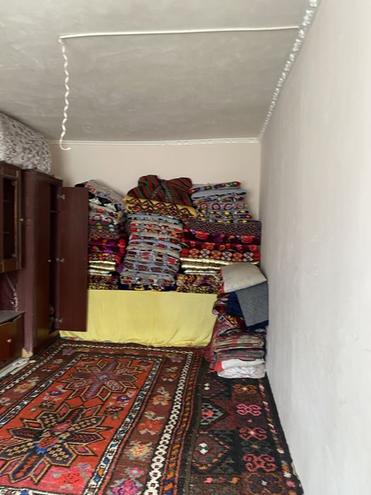 Uy sotiladi! Kotta yeri bilan Jizzax viloyatida.