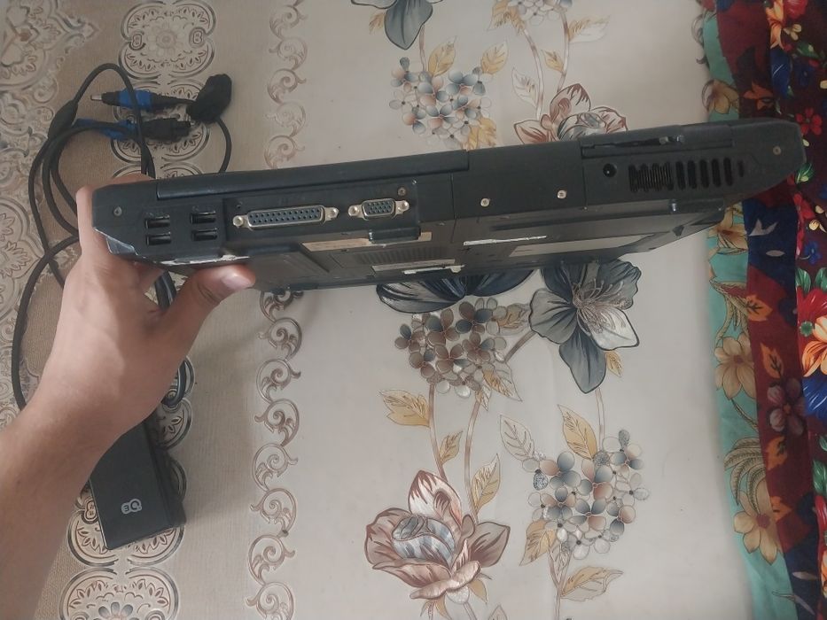ASUS nomli noutbook sotiladi