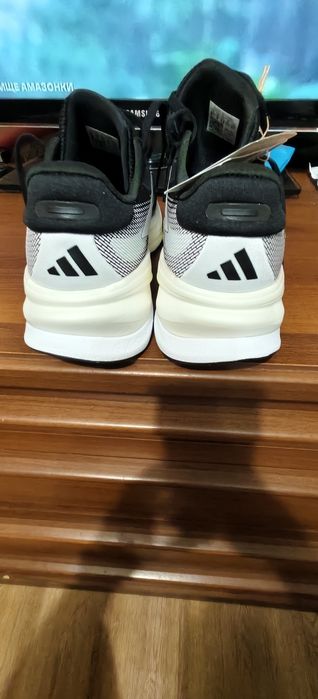 Продам кроссы adidas