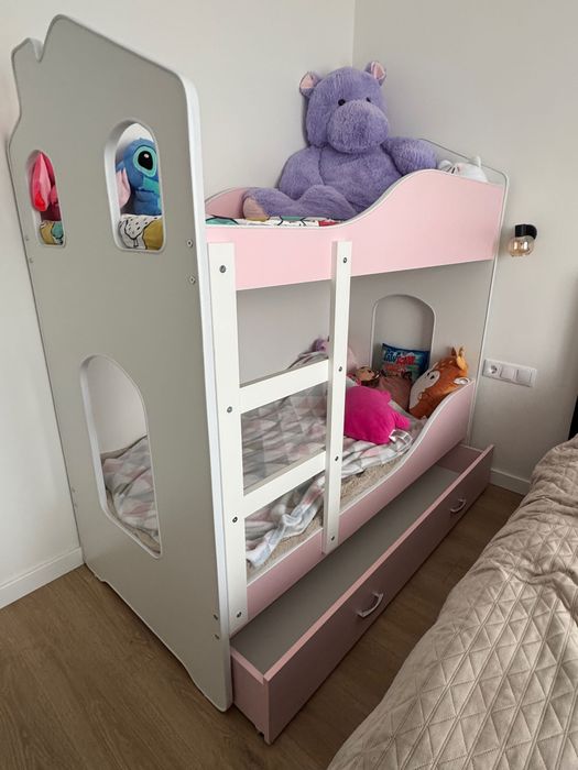 Pat copii supraetajat