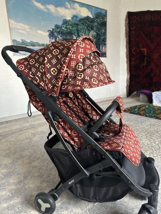 Коляска б/у прогулочная собирается как чемоданчик