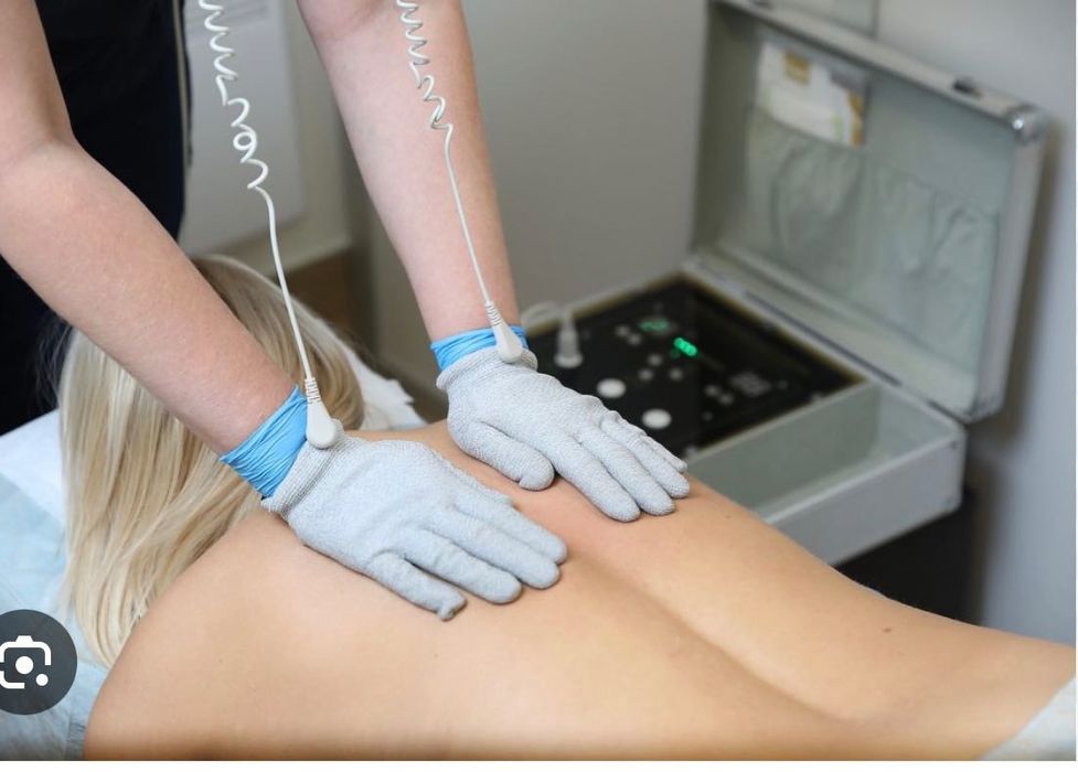 Жалаңаш қыздарды ағартыңыз