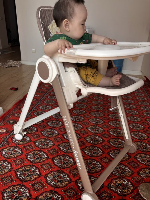 стул для кормления от бренда happy baby