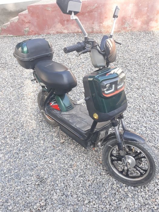 Skuter sotiladi.rabochiy.