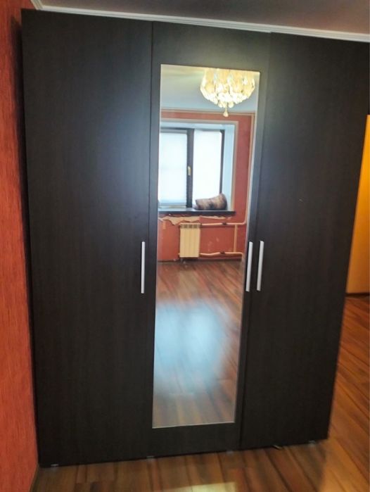 Продам шкаф с зеркалом