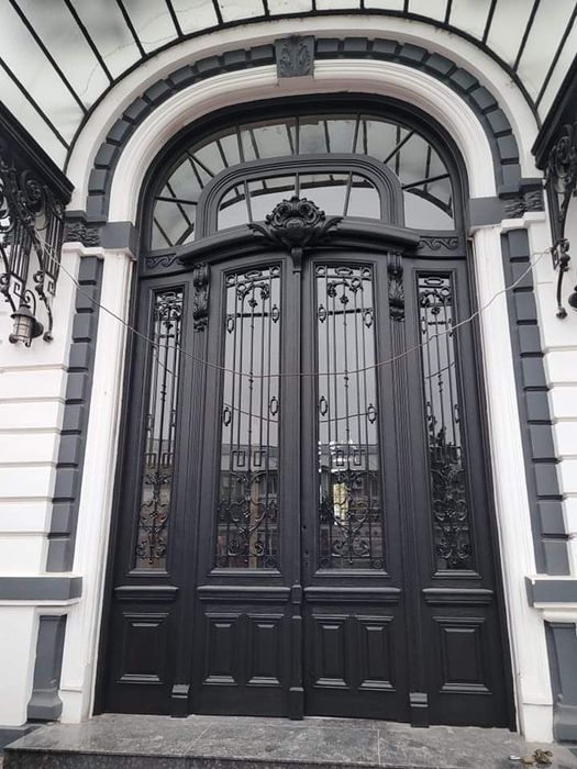 Vopsesc, restaurez, recondiționez mobila, uși , ferestre, MDF.