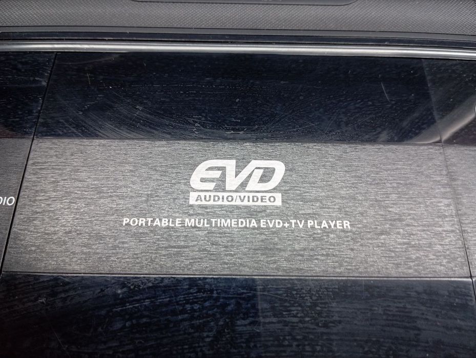 DVD player televizor sotiladi