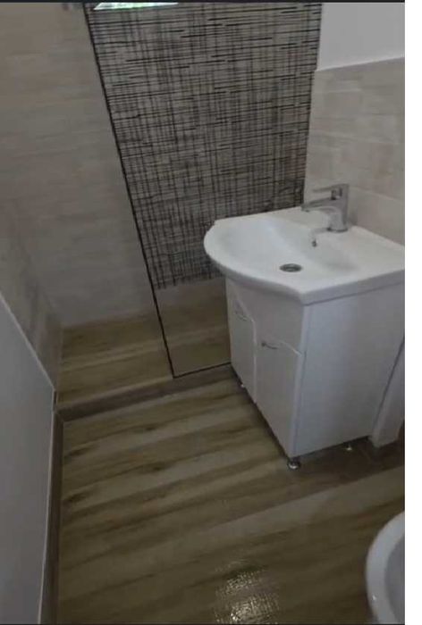 Proprietar Vand apartament 2 camere semidecomandat Gh. Lazar complect renovat, centrala gaz, ideal pentru birouri sau cabinet medical