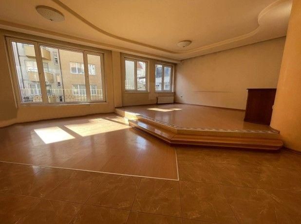 Самостоятелната къща под наем в Център