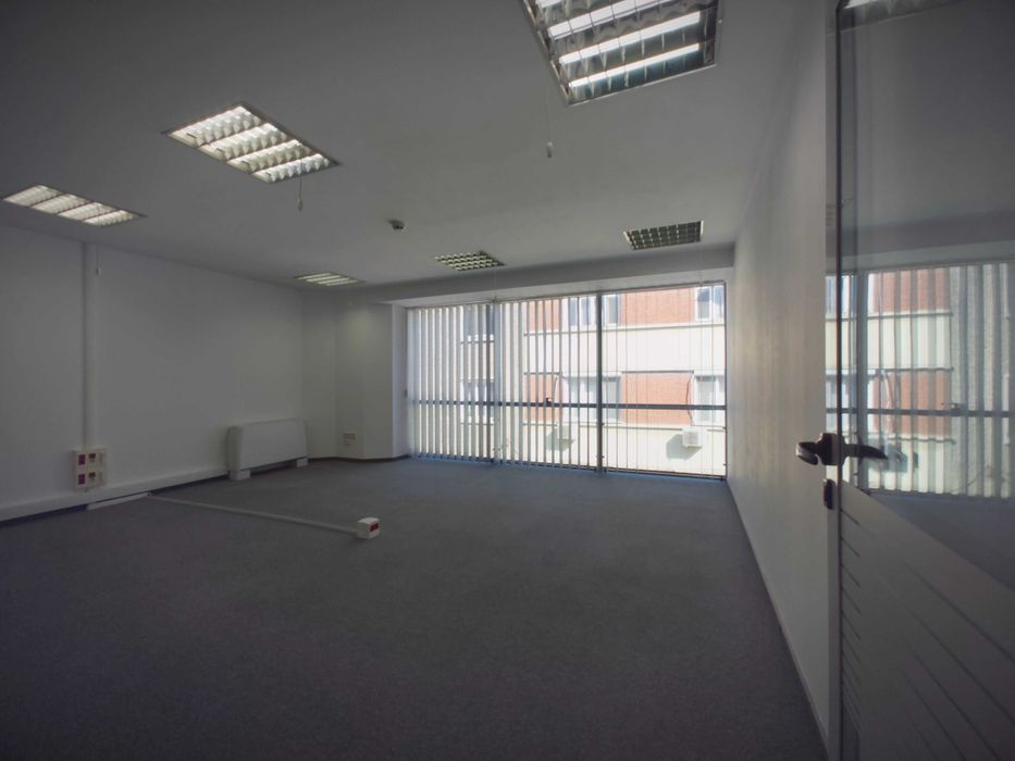 Офис под наем: 500 кв.м. в модерна бизнес сграда до НДК