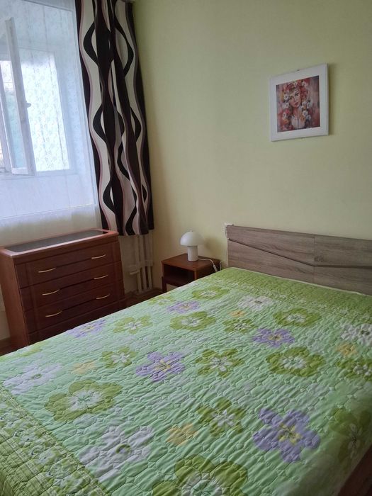 Продавам гардероб,  шкаф с 4 чекмеджета и две нощни шкафчета