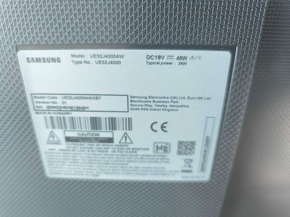 TV led Samsung HD diag. 82 cm cu ecran spart