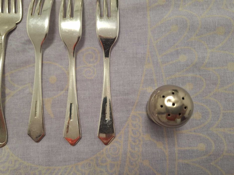 Tacâmuri argint pt colecționari extrem de vechi. Made in England.