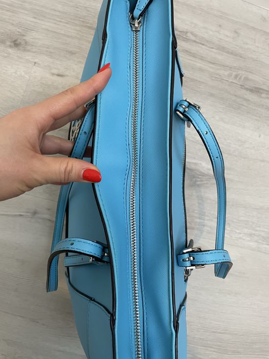 Vand geanta Guess in stare impecabila, ca noua