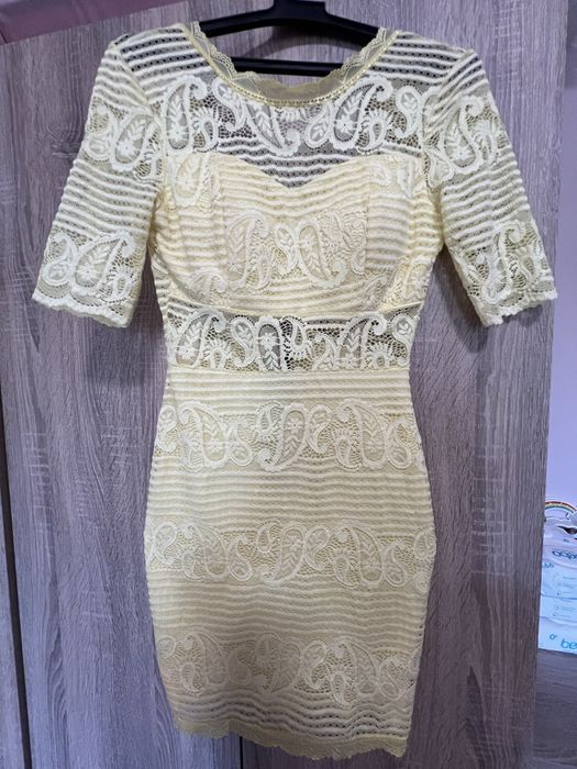 Официална дантелена рокля