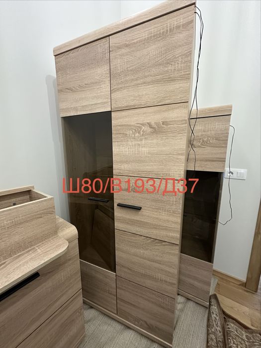 Холна секция с библиотека и гардероб