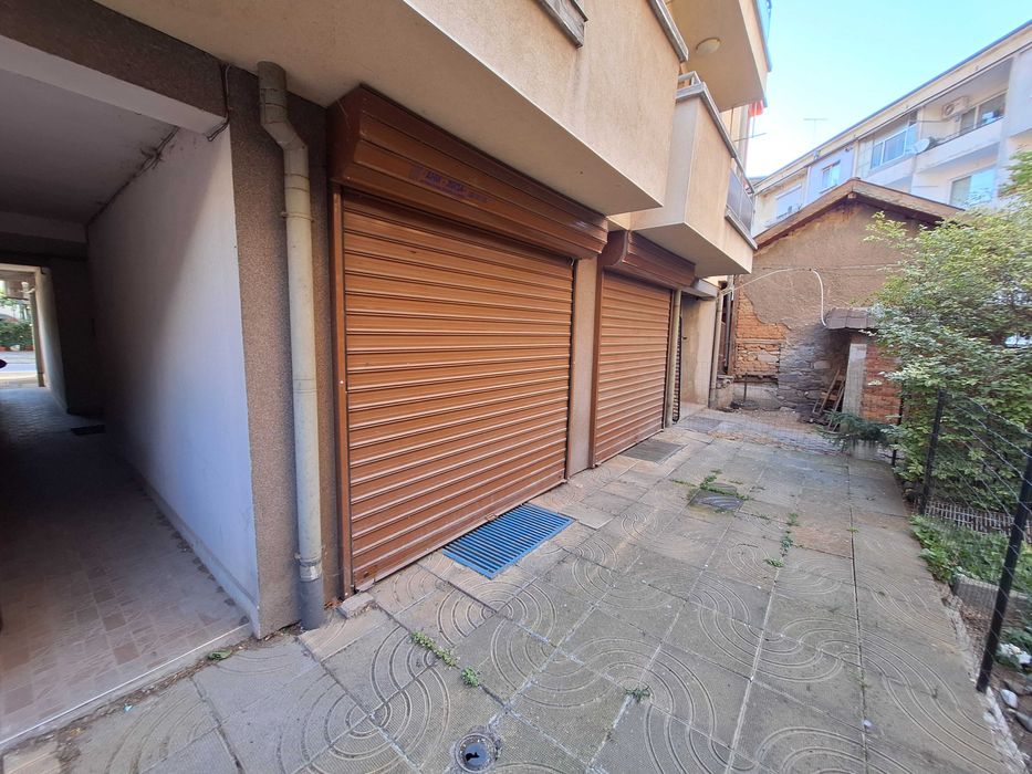 Два гаража в района на социалните