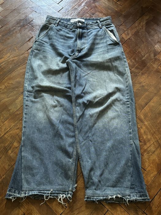 Baggy jeans.