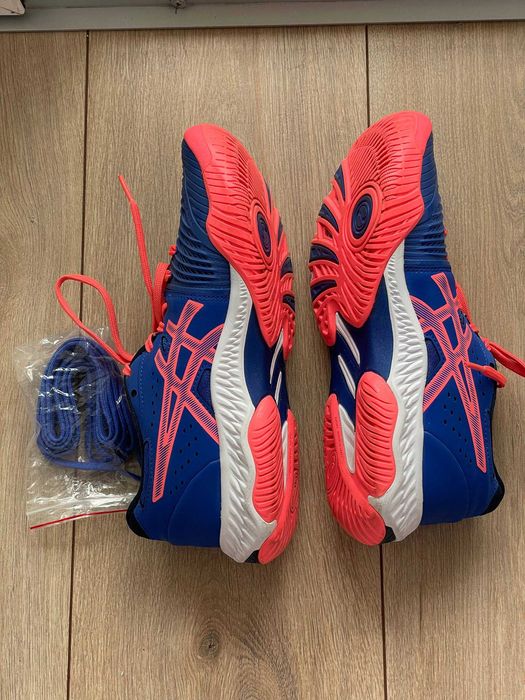 Кроссовки Asics волейбольные