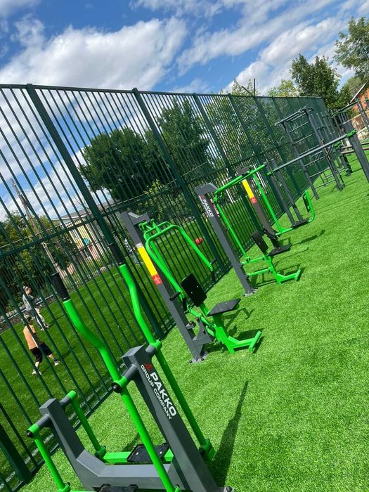 Уличные тренажеры +на площадках