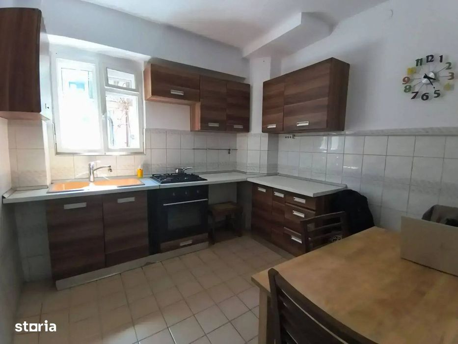 Proprietate rară: apartament 4 camere cu curte de 200 mp