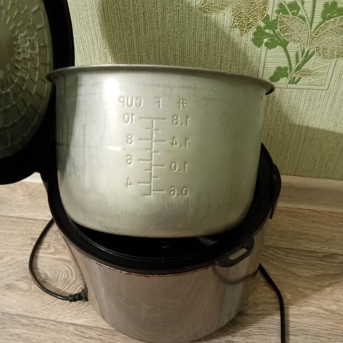 Мультварка продаю