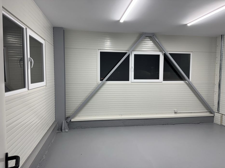 Hala+Birou in Ciorogarla