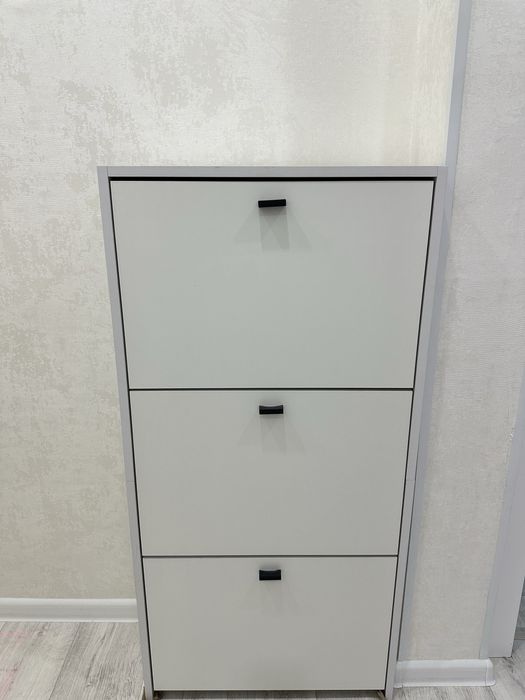 Новая обувница, очень вместительная и удобная, абсолютно новая