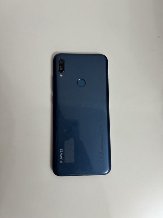 Продается сотовый телефон Huawei Y6 2019